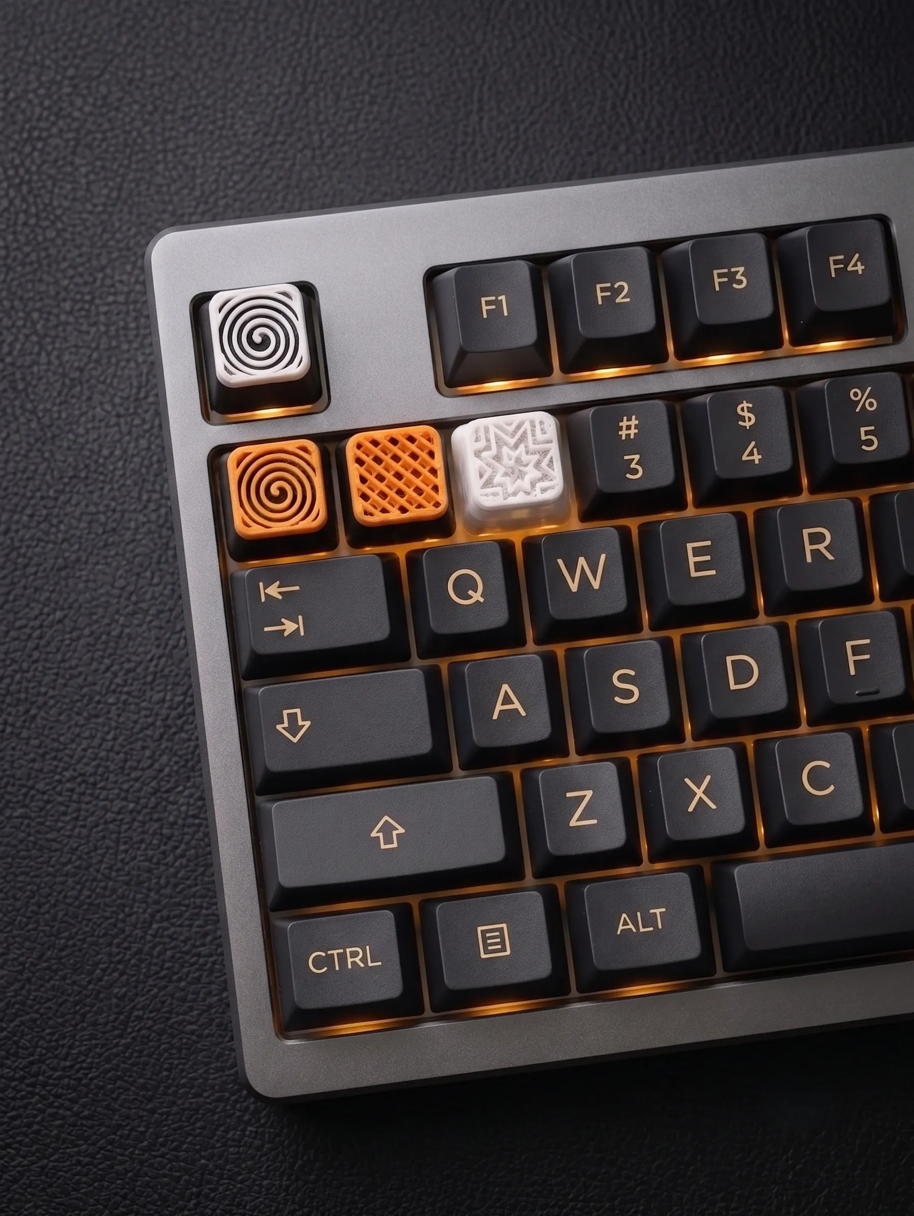 Keycaps Geometricos | Pack 3 Disenos Mandala Espiral y Reja Pack de 3 keycaps artesanos con patrones geometricos espiral reja y mandala para teclado mecanico