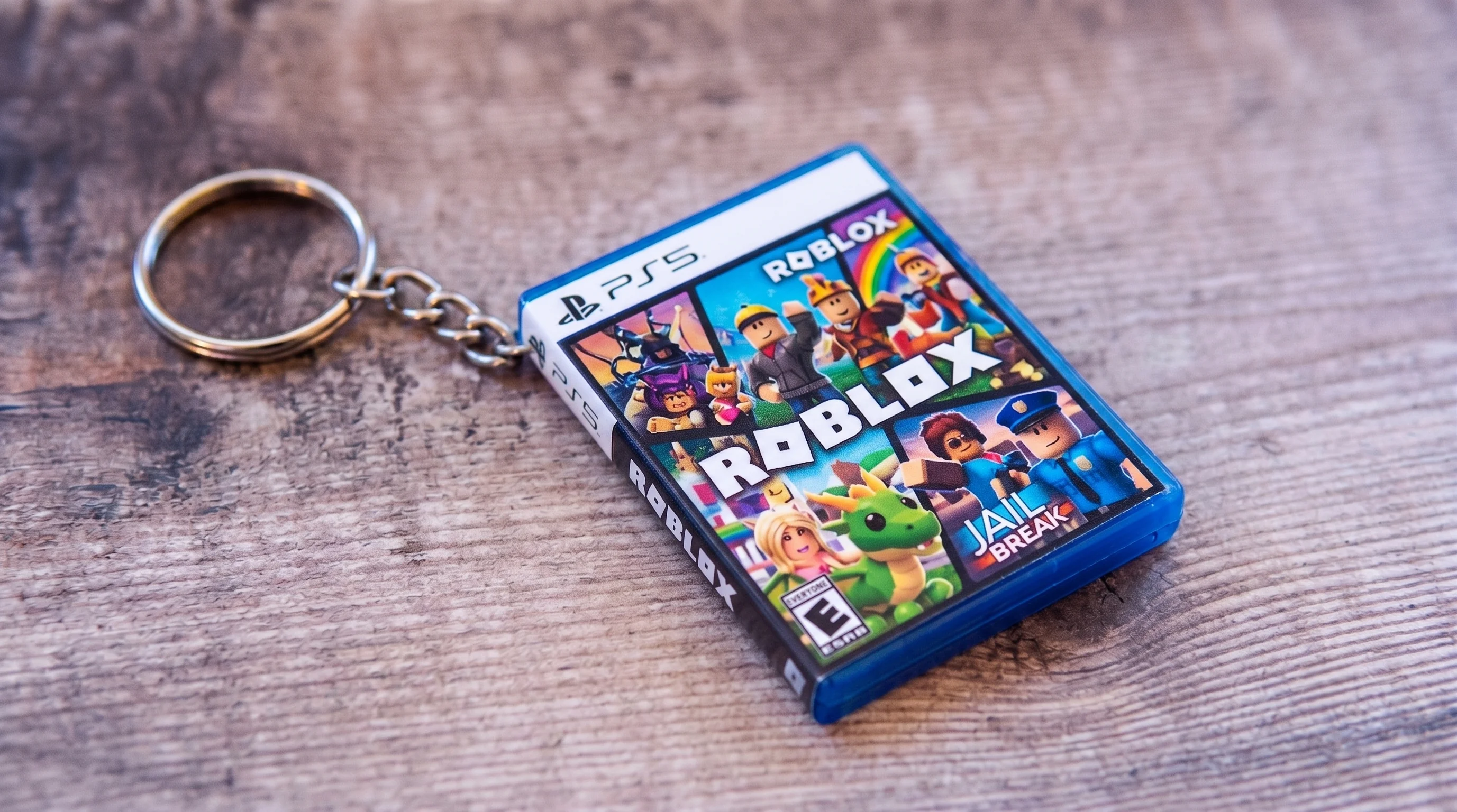 Llavero Roblox Mini Case Llavero mini caja juego Roblox PS5 con collage personajes multicolor