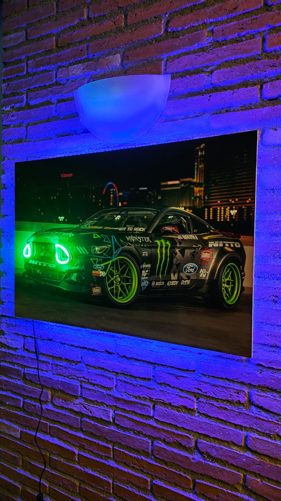 Cuadro de neón LED de silueta de coche deportivo con trazado aerodinámico de Ken Block