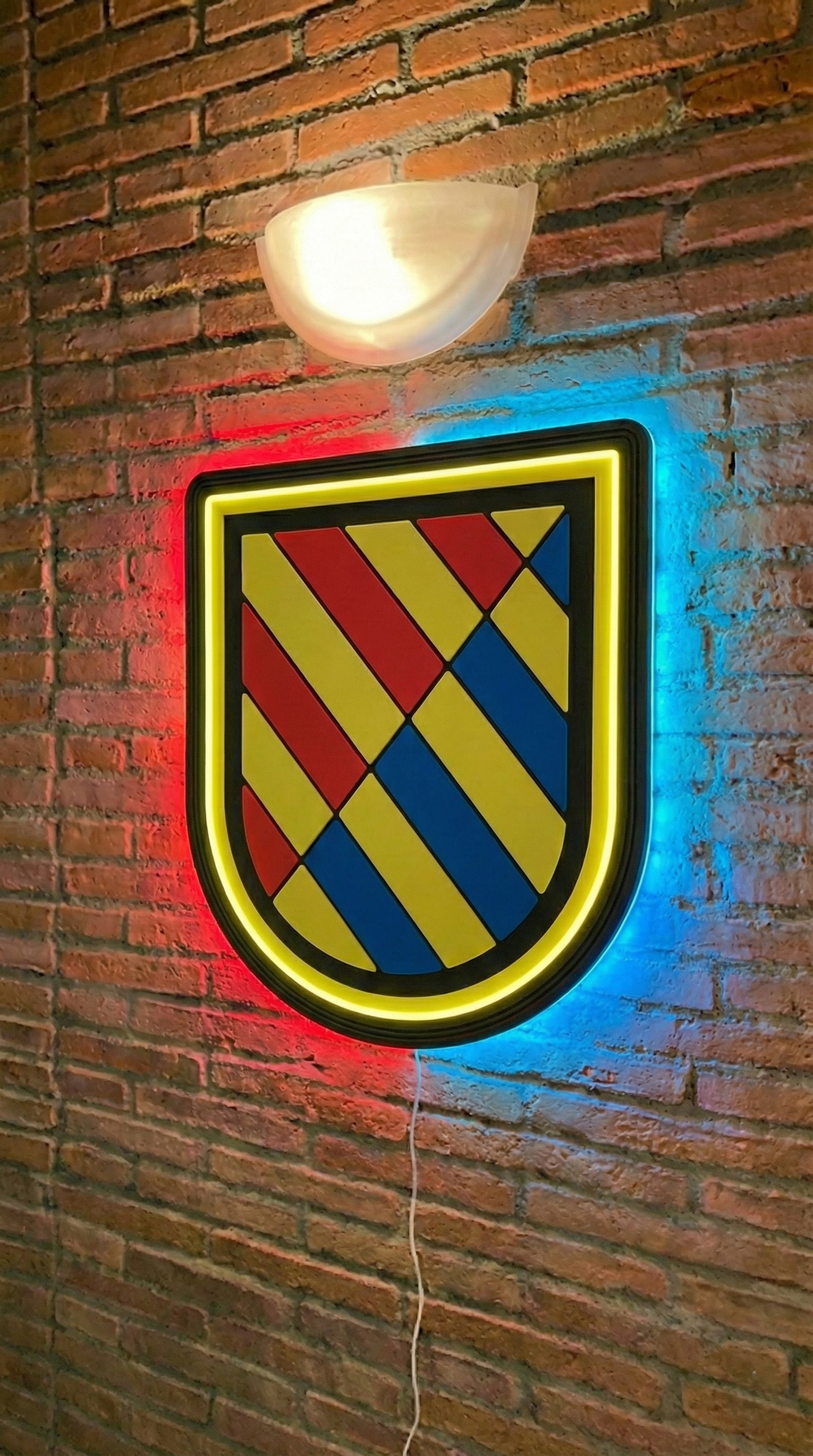 Escudo de España, Bandera de España, Arte Moderno, Cuadro Neón LED, Decoración Patriótica, Wall Art España, Diseño Contemporáneo, Regalo Exclusivo España, Cuadro Personalizado. Unidad militar de emergencia. ume. ejercito español. catastrofes . noticias ume..