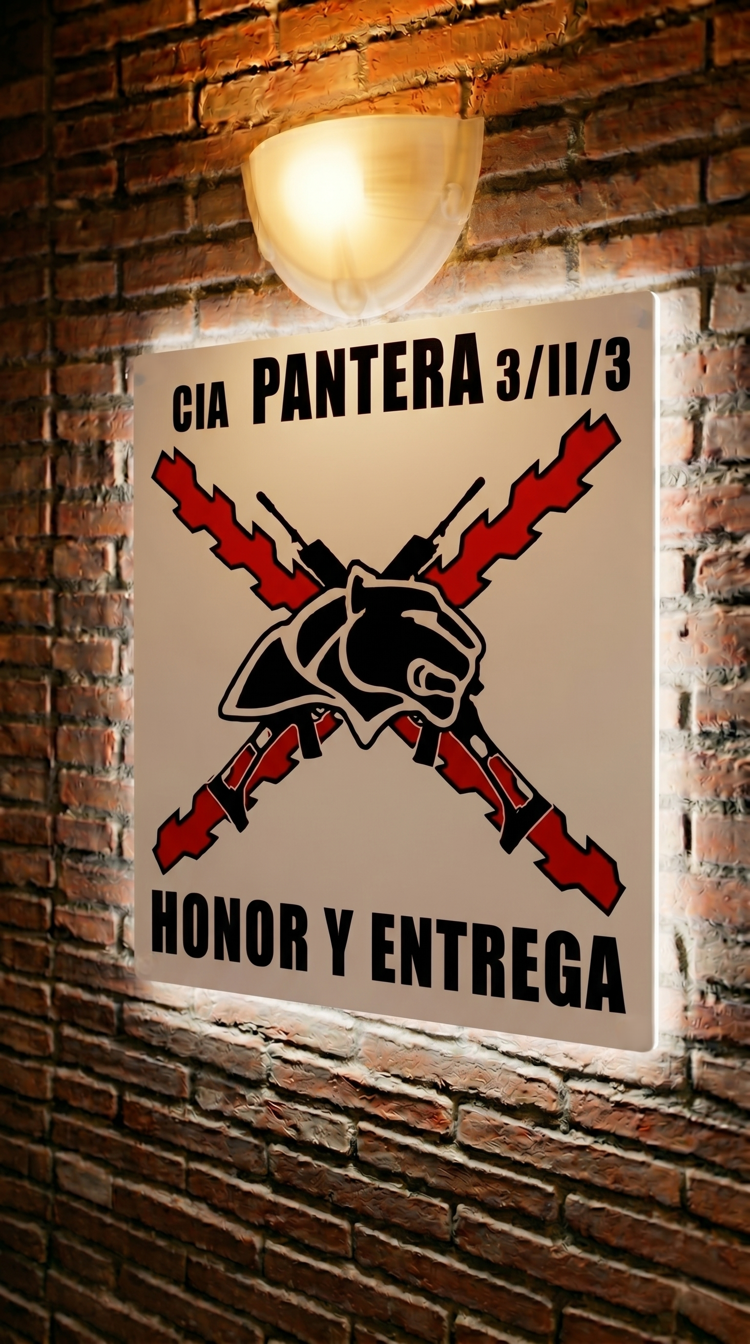 Cuadro de neón LED con el emblema de la Compañía Pantera 3/II/3, fusiles cruzados, Cruz de Borgoña y lema Honor y Entrega, arte militar en neón para decoración premium.